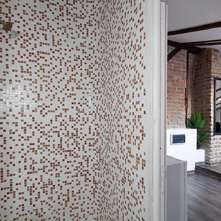 Little Paris Booutique In Old Town Center *