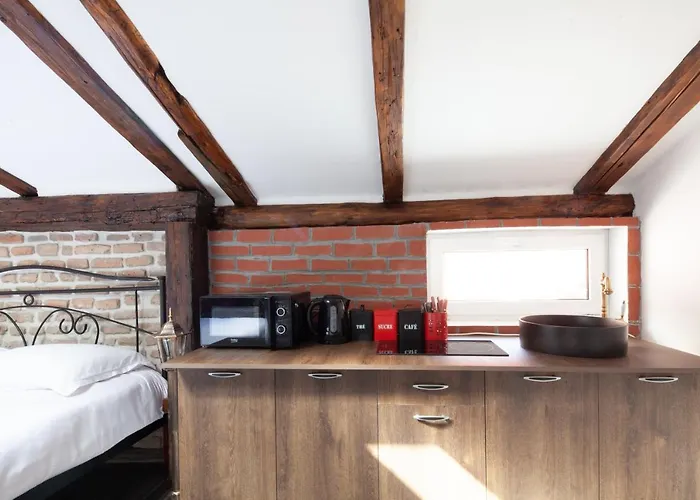 Little Paris Booutique In Old Town Center *