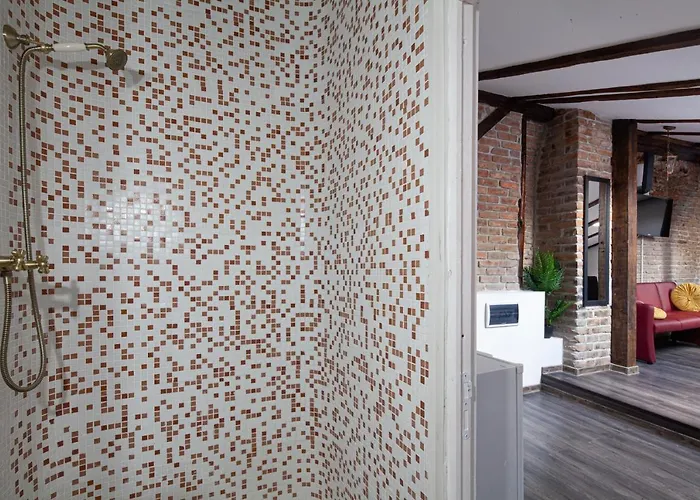 Little Paris Booutique In Old Town Center *